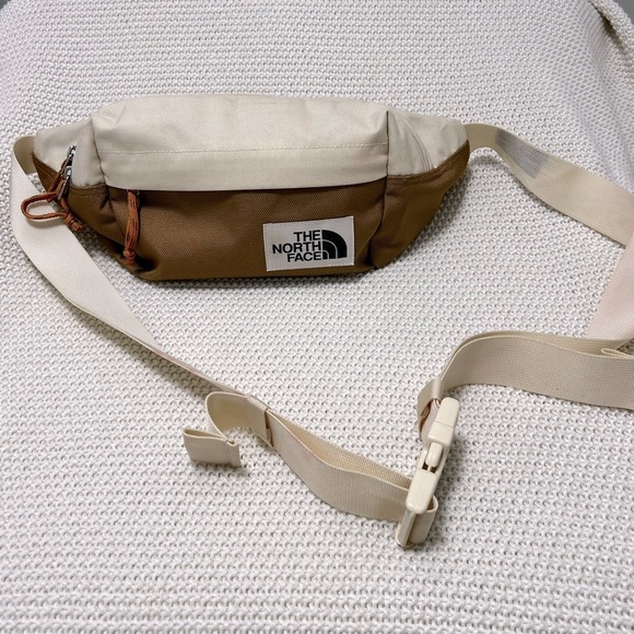 The North Face Belt Bag Versatile and Durable - Picture 3 of 14